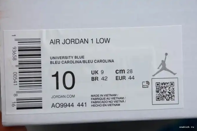 Rep Onekick 1 AO9944-441 (W) Low Air UNC Jordan 0430